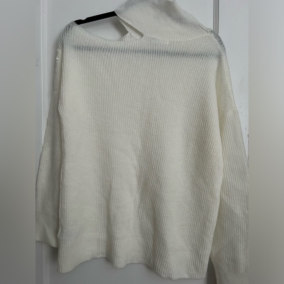 Off-white Turtleneck - Picture 6 of 7